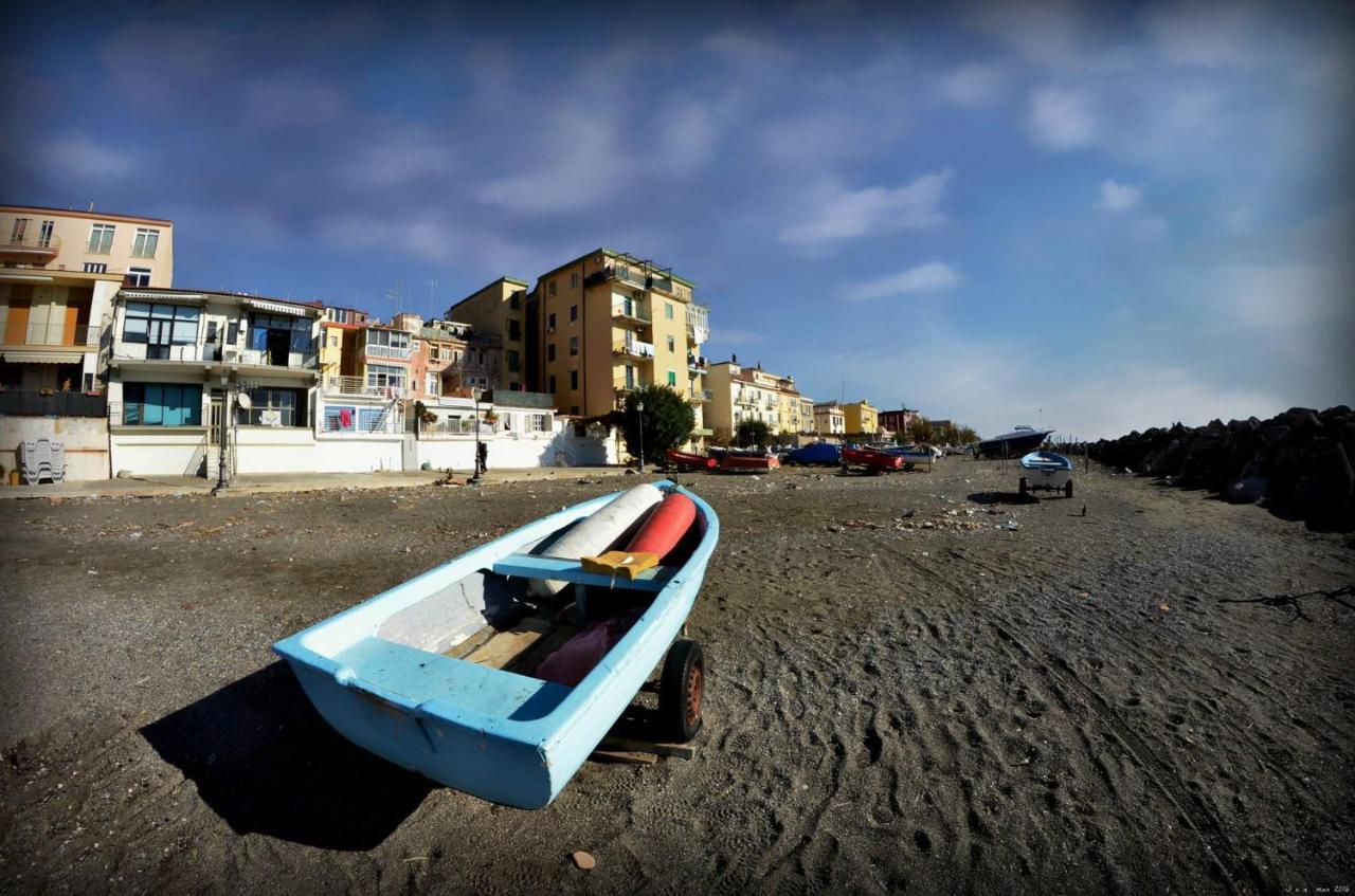 Bed and Breakfast Al porticciolo Salerno Exterior foto